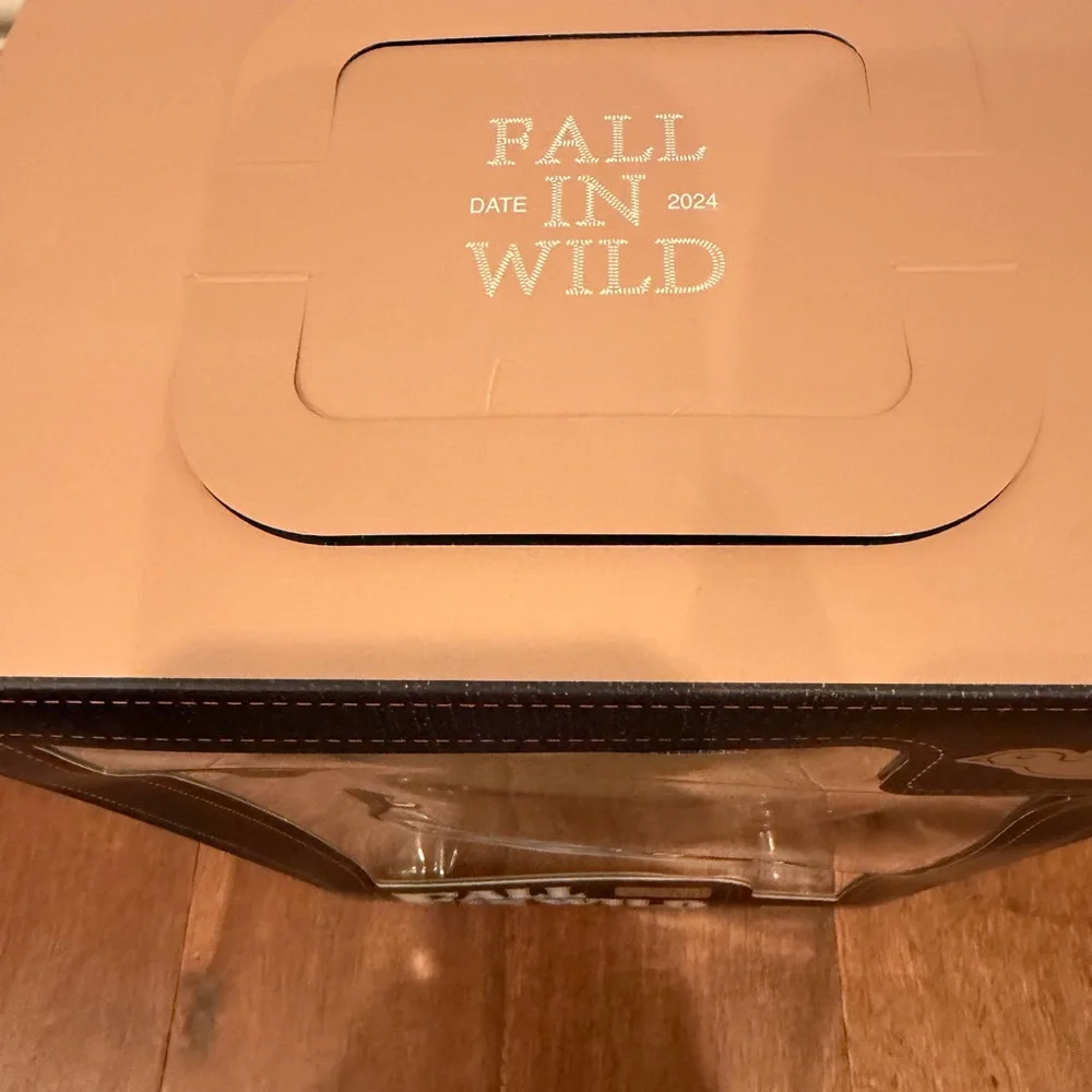 Fall into Wild the monsters large Labubu, brand new in case - Picture 4 of 9